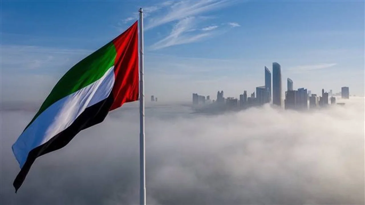 سماء صافية إلى غائمة جزئيا تغطي معظم أجزاء الإمارات في طقس اليوم